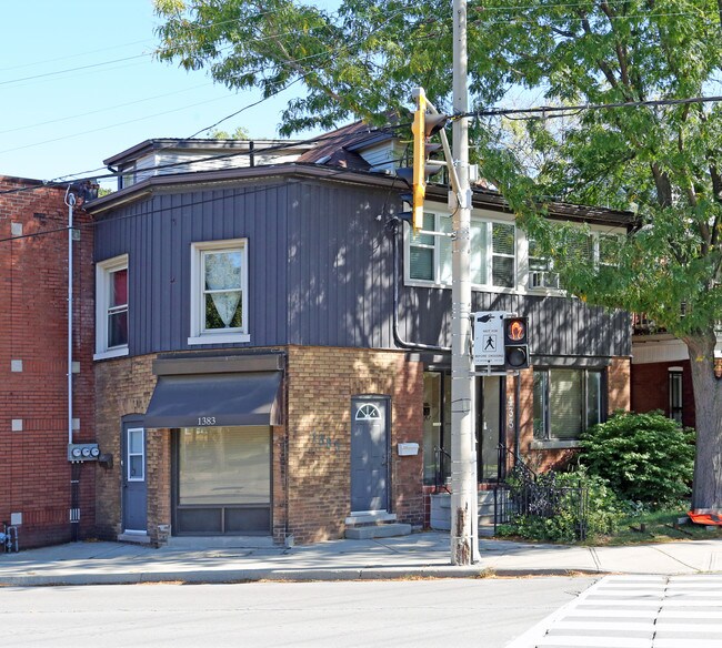 1383-1385 King St E