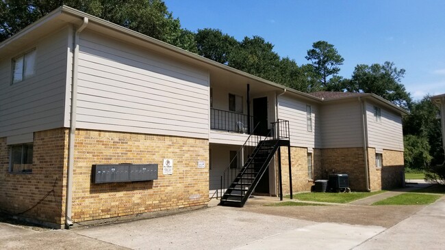 401 Pinchback Rd in Beaumont, TX - Building Photo - Building Photo