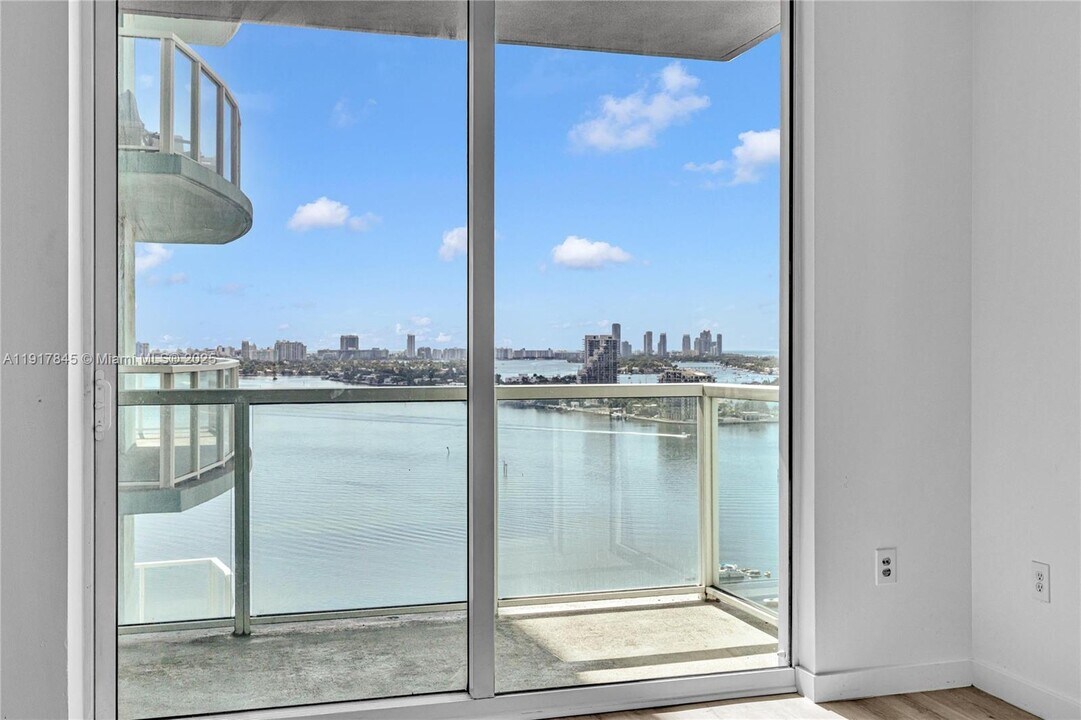 1900 N Bayshore Dr, Unit 2003 in Miami, FL - Building Photo