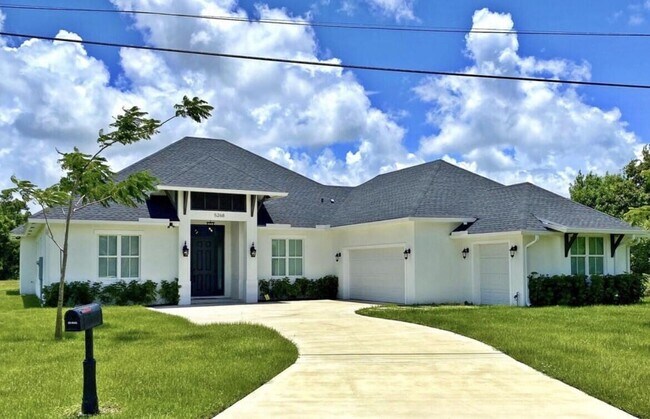5268 NW Gamma St in Port St. Lucie, FL - Building Photo - Building Photo