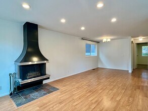 7322 24th Ave NE in Seattle, WA - Building Photo - Building Photo