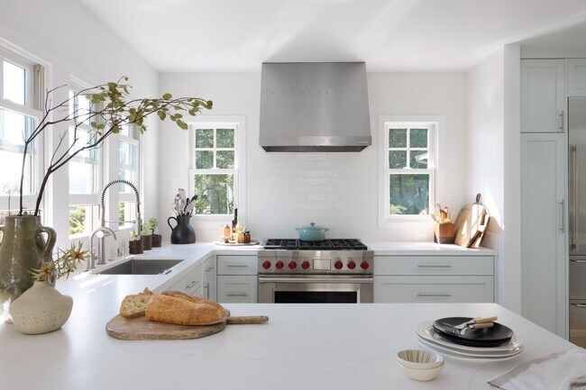 2 Bella Vista Ave in Belvedere, CA - Building Photo - Building Photo