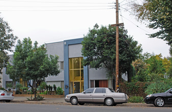 Royal Palms Apartments in Sacramento, CA - Building Photo - Building Photo