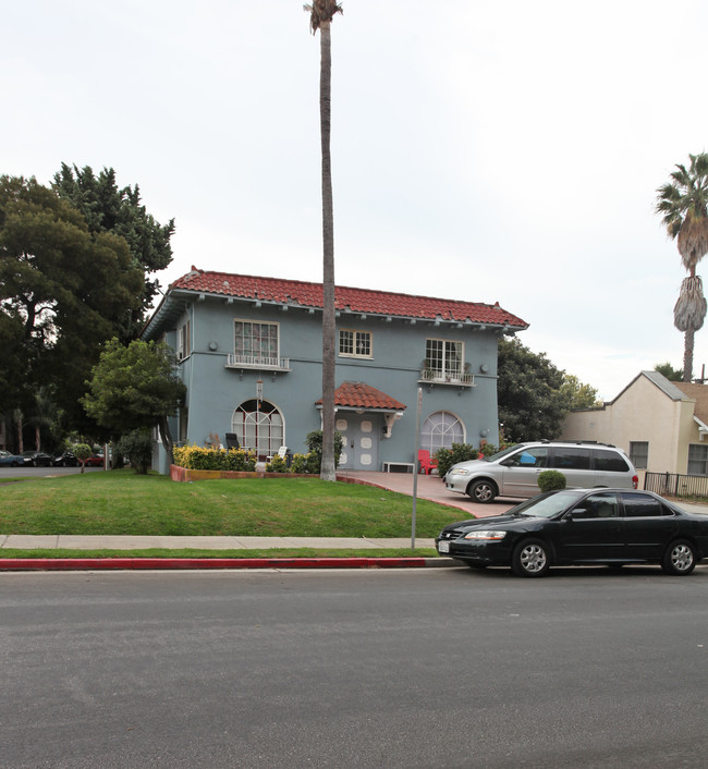 6200 De Longpre Ave in Los Angeles, CA - Foto de edificio - Building Photo