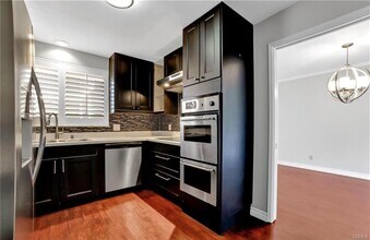 1635 E Ocean Blvd in Long Beach, CA - Building Photo - Building Photo