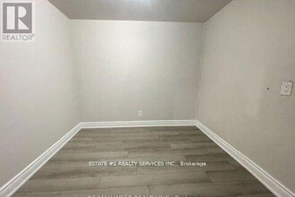 32 River Rock Crescent in Brampton, ON - Building Photo - Building Photo