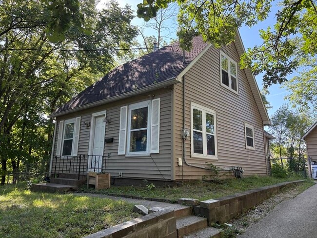 property at 3002 Woodland St