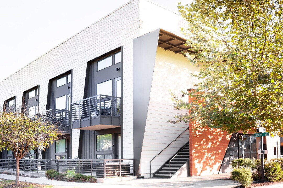 49 Navasota St in Austin, TX - Building Photo