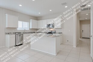 10338 W Wier Ave in Tolleson, AZ - Building Photo