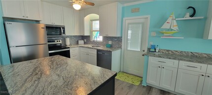 4701 Kahlua Ln in Bonita Springs, FL - Foto de edificio - Building Photo