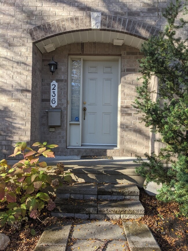 236 Latchford Rd in Ottawa, ON - Building Photo - Building Photo