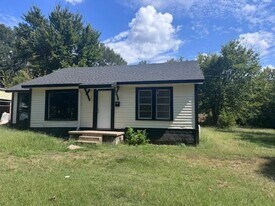 506 16th NE in Paris, TX - Building Photo