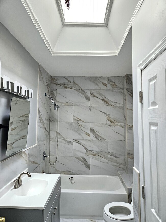 5463 Arlington St, Unit 2 in Philadelphia, PA - Foto de edificio - Building Photo