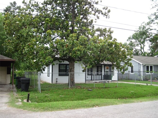 7522 S Hall St in Houston, TX - Building Photo - Building Photo