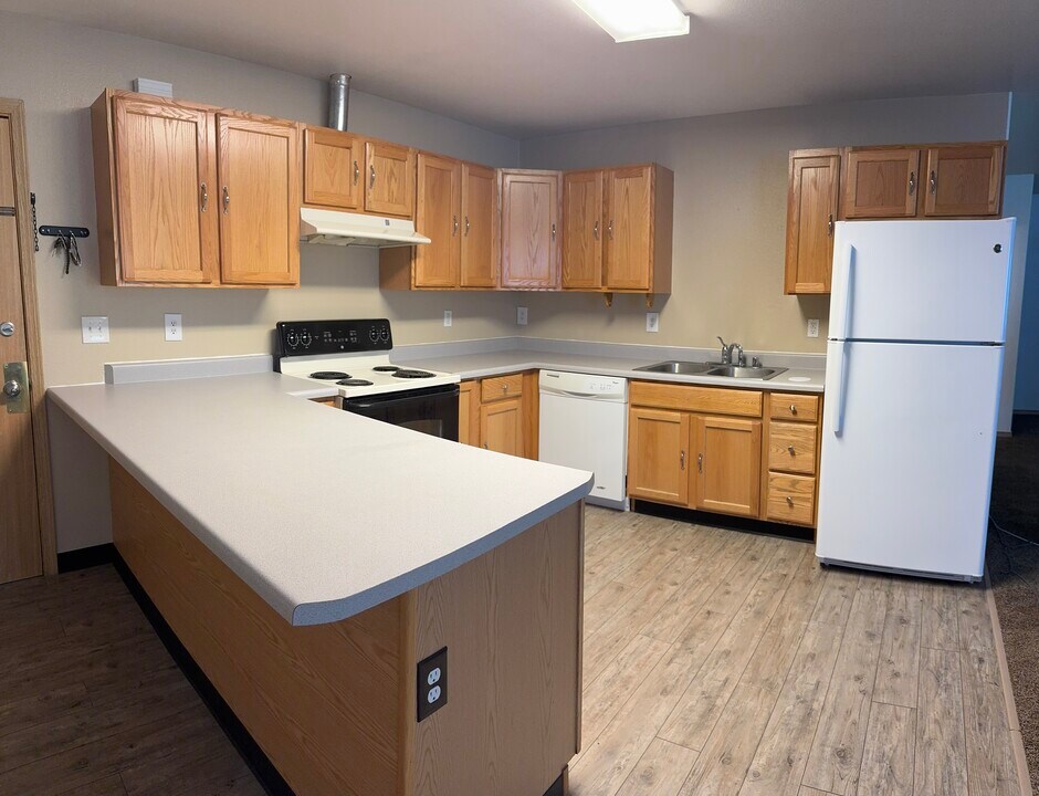2979 Badger Rd, Unit D in North Pole, AK - Building Photo