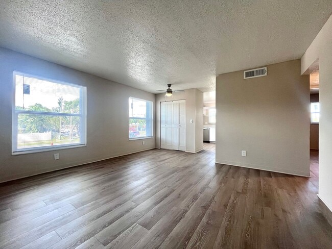 Raven at Monterey in St. Petersburg, FL - Foto de edificio - Building Photo