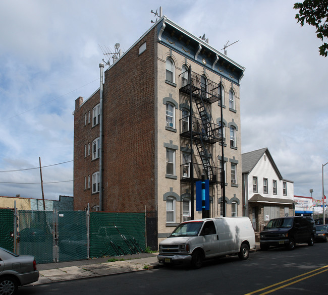 11 Van Buren St in Newark, NJ - Foto de edificio - Building Photo