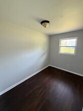 742 E Bundy Ave in Flint, MI - Building Photo - Building Photo