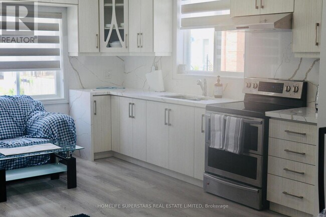 28 Estateview Cir in Brampton, ON - Building Photo - Building Photo