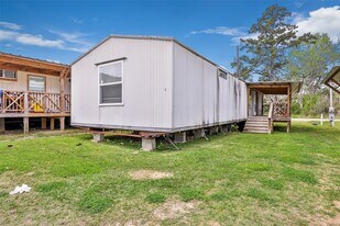 10821 TX-150, Unit 18 in Shepherd, TX - Building Photo
