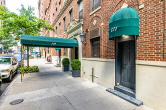 119-121 E 84th St in New York, NY - Foto de edificio - Building Photo