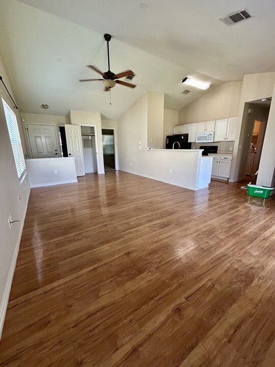 184 Prairie Springs Loop in Georgetown, TX - Building Photo
