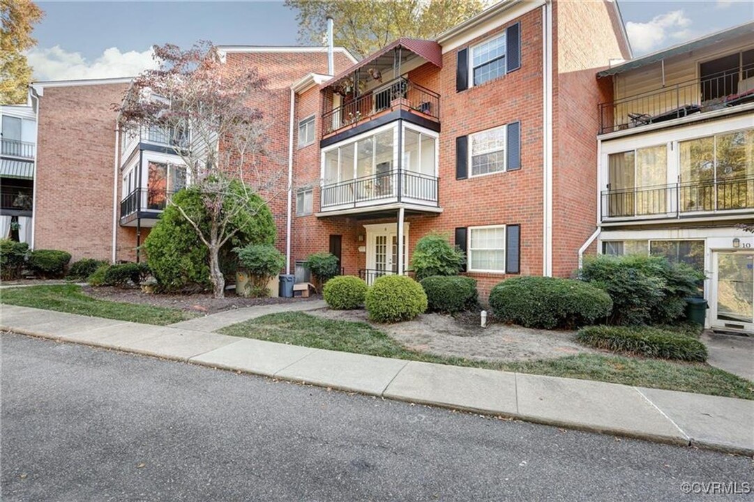 15 Horseshoe Curve in Richmond, VA - Building Photo