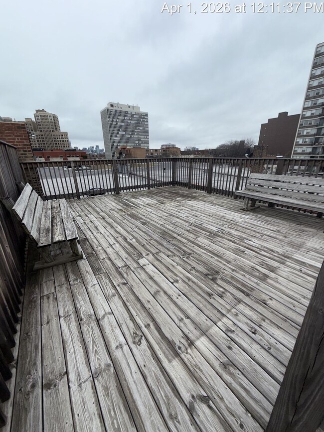 property at 454 W Roslyn Pl