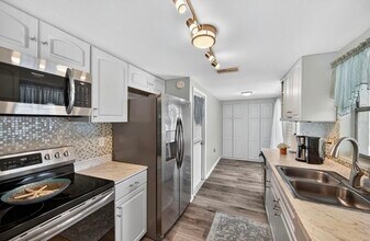 7213 Isle Dr in Port Richey, FL - Building Photo - Building Photo