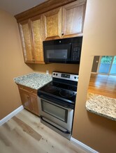 92 Eastern Ave in Manchester, NH - Foto de edificio - Building Photo