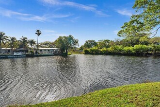 1701 NW 96th Terrace in Pembroke Pines, FL - Building Photo - Building Photo