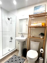 335 Ocean Dr in Miami Beach, FL - Foto de edificio - Building Photo