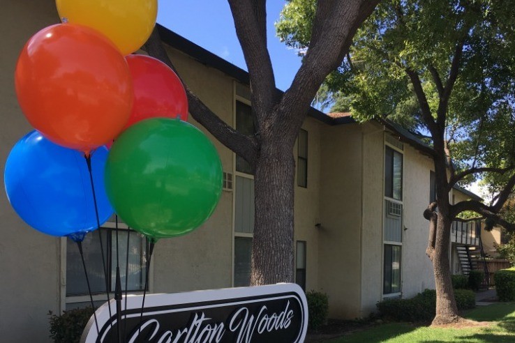 Carlton Woods Apartments in Sacramento, CA - Foto de edificio