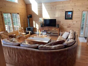 2 Aspen Ln in Winhall, VT - Building Photo - Building Photo
