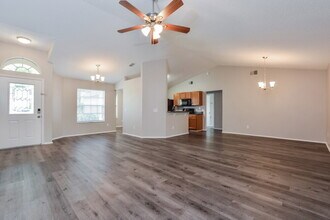 1220 Twin Rivers Blvd in Oviedo, FL - Foto de edificio - Building Photo