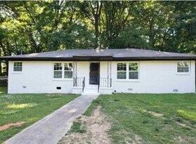 2975 Jones St in East Point, GA - Building Photo