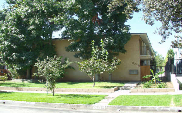 613 N Mar Vista Ave in Pasadena, CA - Foto de edificio