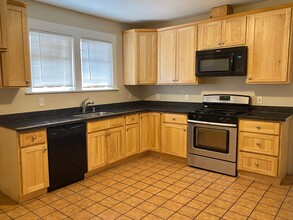 1421 52nd Ave in Oakland, CA - Building Photo - Building Photo