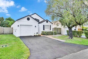 10048 SW 222nd St in Cutler Bay, FL - Building Photo