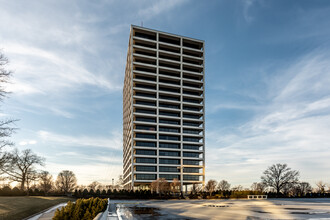 One Park Place in Kansas City, MO - Building Photo - Building Photo