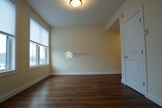 315 Broadway in Somerville, MA - Foto de edificio - Building Photo