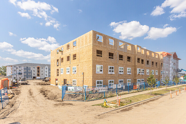 6470 Laubman St NW in Edmonton, AB - Building Photo - Building Photo