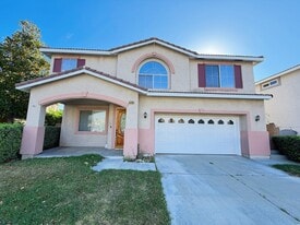 5793 Oakdale Ln in Fontana, CA - Building Photo