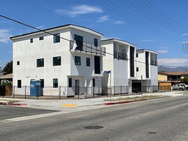 11451 Victory Blvd in North Hollywood, CA - Building Photo