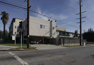 14254 Burbank Blvd in Van Nuys, CA - Building Photo - Building Photo