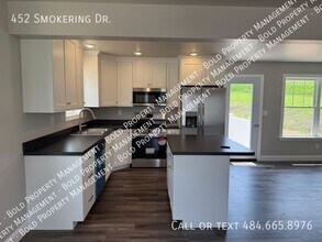 452 Smokering Dr in Robesonia, PA - Building Photo - Building Photo