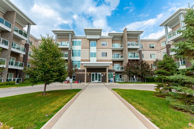 2390 McPhillips St in Winnipeg, MB - Building Photo - Building Photo