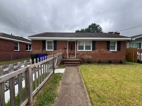 8803 Chesapeake Blvd in Norfolk, VA - Foto de edificio - Building Photo