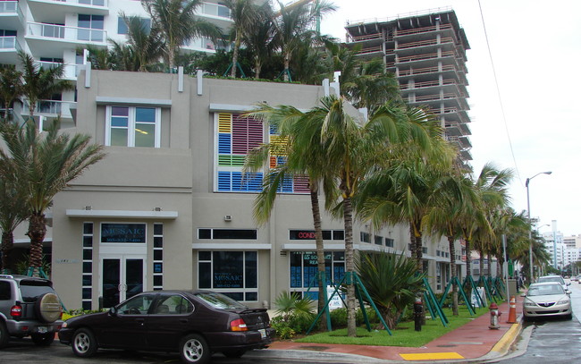 Mosaic on Miami Beach Condominium in Miami Beach, FL - Foto de edificio - Building Photo