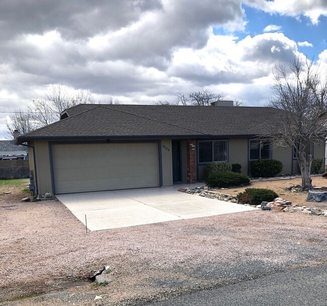 3523 N Dale Dr